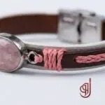 دستبند چرم طبیعی مدل لوتوس – سنگ رزکوارتز اصل | ژوو - Image 2