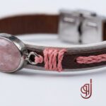 دستبند چرم طبیعی مدل لوتوس – سنگ رزکوارتز اصل | ژوو - Image 2